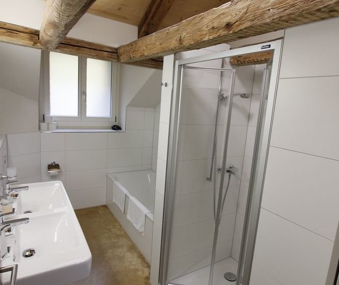 هتل Easy Living Business Apartments