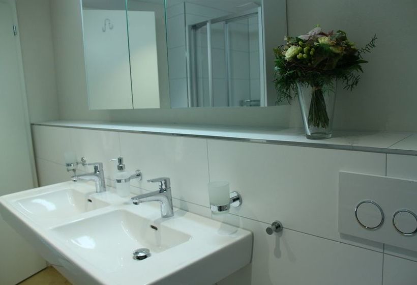 هتل Easy Living Business Apartments