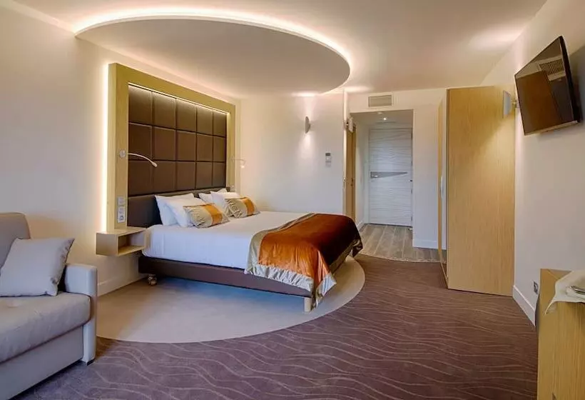 ホテル Hôtel Restaurant & Spa Le Val Moret