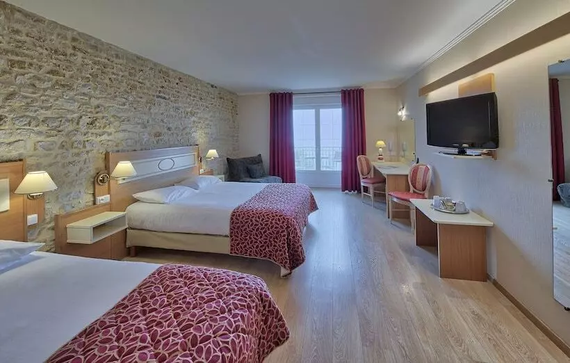 ホテル Hôtel Restaurant & Spa Le Val Moret