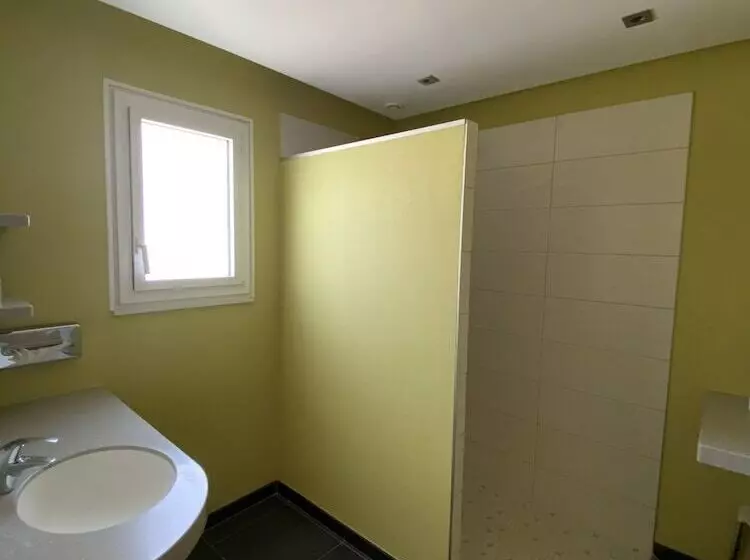 ホテル Hôtel Restaurant & Spa Le Val Moret