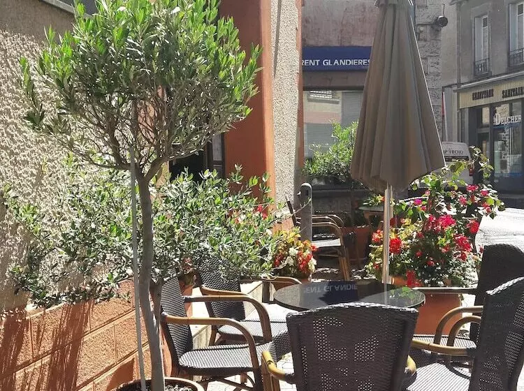 ホテル Logis Hôtel Du Midi