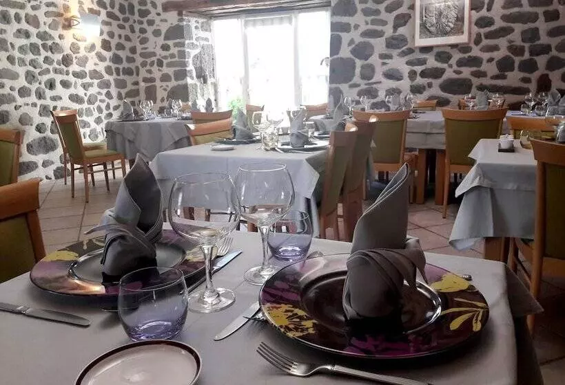 ホテル Logis Hôtel Du Midi