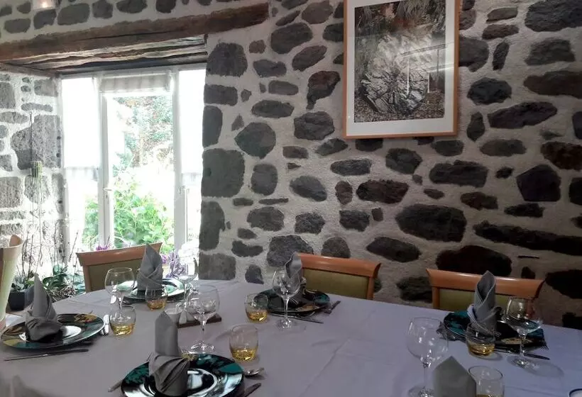 ホテル Logis Hôtel Du Midi