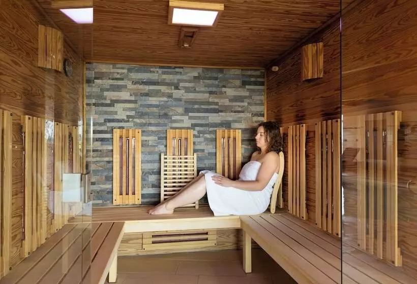 ホテル Hôtel Restaurant & Spa Le Val Moret