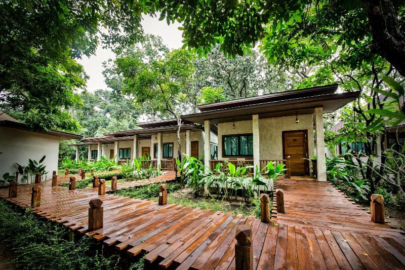 בית מלון כפרי Naiyang Park Resort   Sha Extra Plus