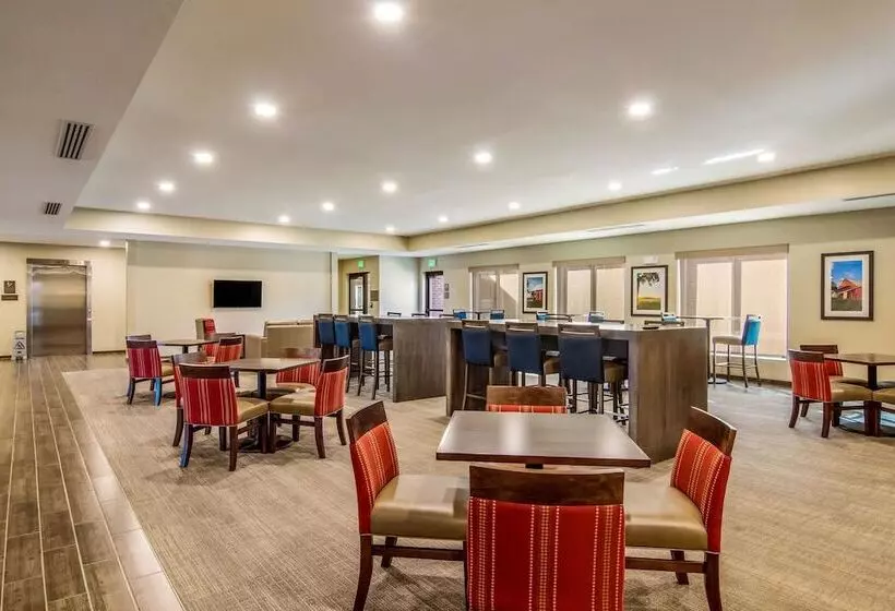 Hotelli Comfort Suites