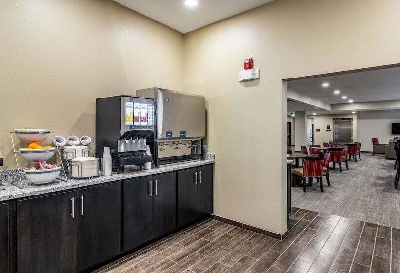 فندق Comfort Suites