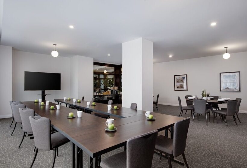 هتل Element Detroit At The Metropolitan