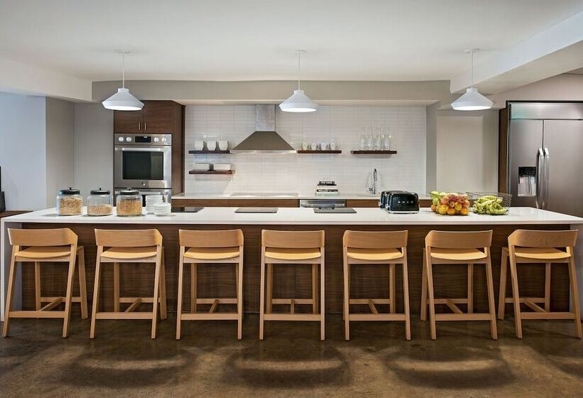 هتل Element Detroit At The Metropolitan