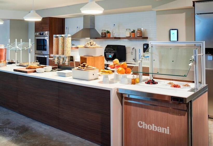 هتل Element Detroit At The Metropolitan