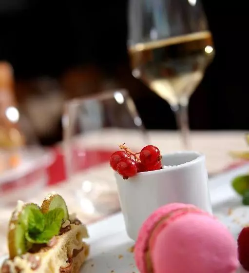 Le Lion D Or   Logis Hotels   Hotel 2 étoiles Et Restaurant