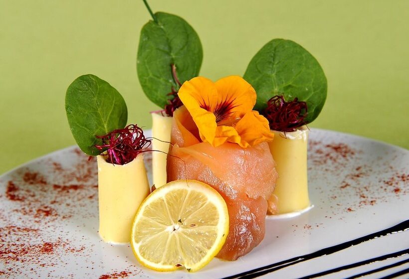 Le Lion D Or   Logis Hotels   Hotel 2 étoiles Et Restaurant