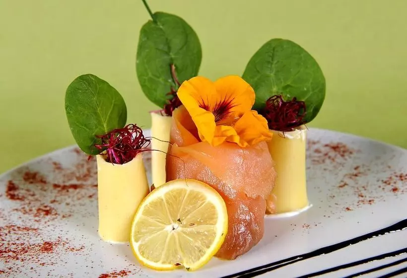 Le Lion D Or   Logis Hotels   Hotel 2 étoiles Et Restaurant