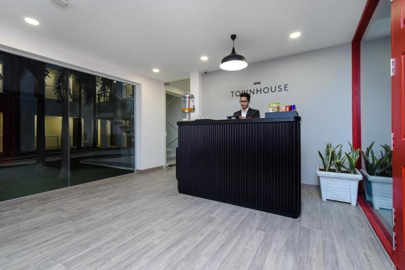 ホテル Oyo Townhouse 050 Mayfield Garden