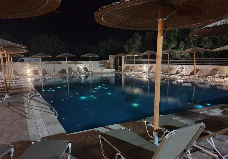 Hotelli Saint George Resort