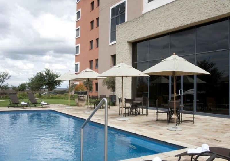 Отель Stayeasy Emalahleni