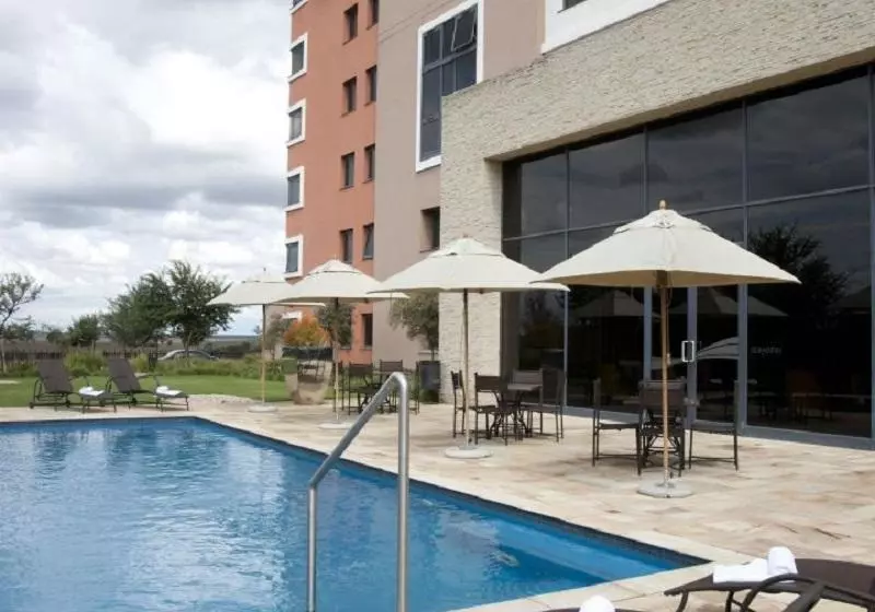 Hotelli Stayeasy Emalahleni