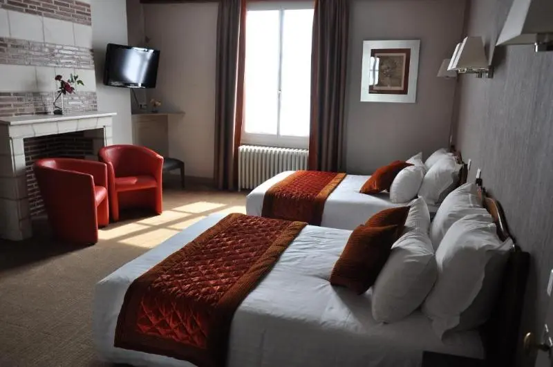 Le Lion D Or Logis Hotels Hotel 2 étoiles Et Restaurant