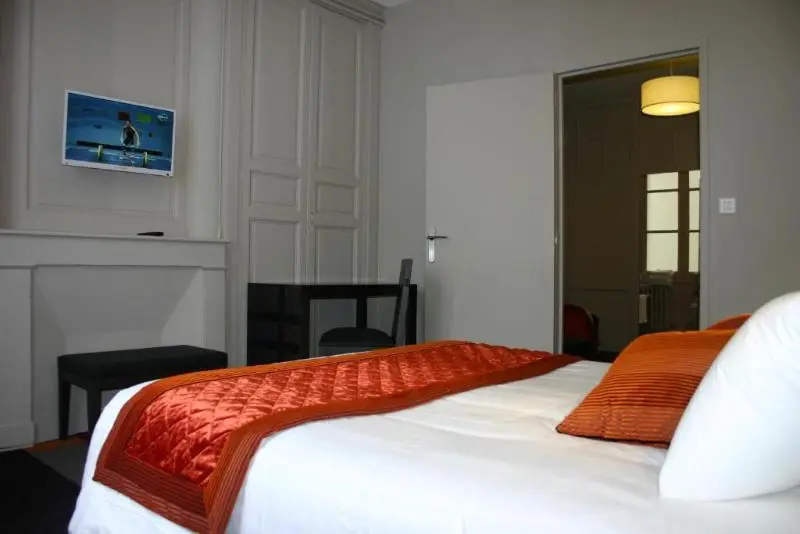 Le Lion D Or Logis Hotels Hotel 2 étoiles Et Restaurant