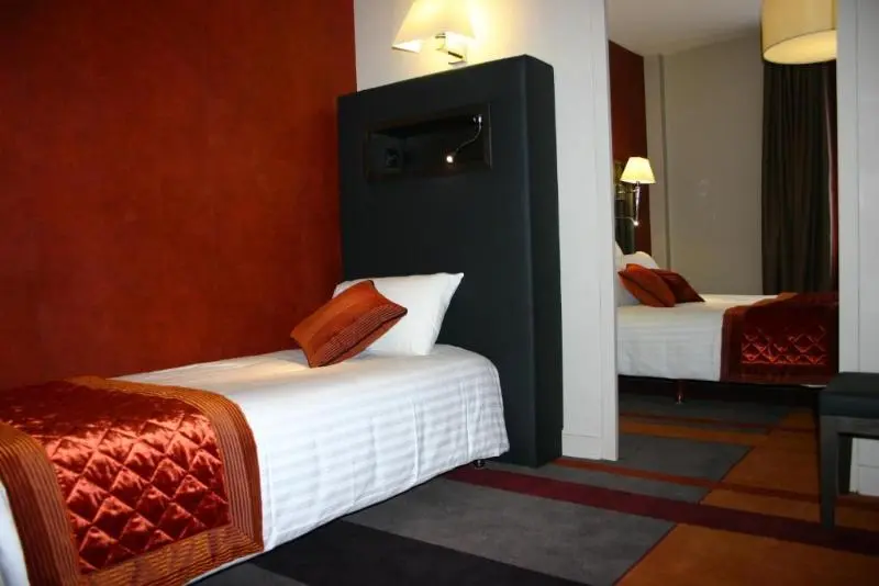 Le Lion D Or Logis Hotels Hotel 2 étoiles Et Restaurant