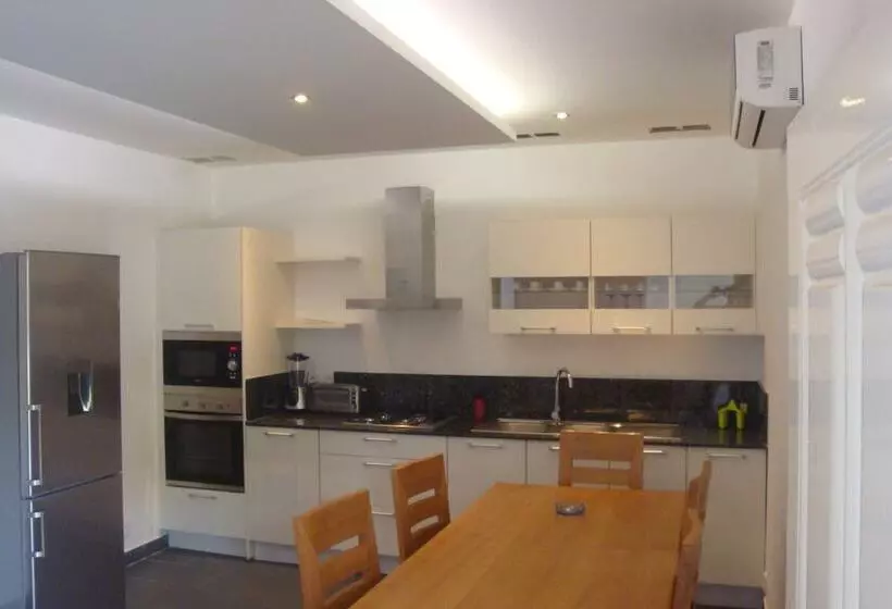 پانسیون Ernaa Chambres D'hotes