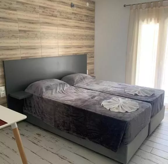 Polykratis Rooms