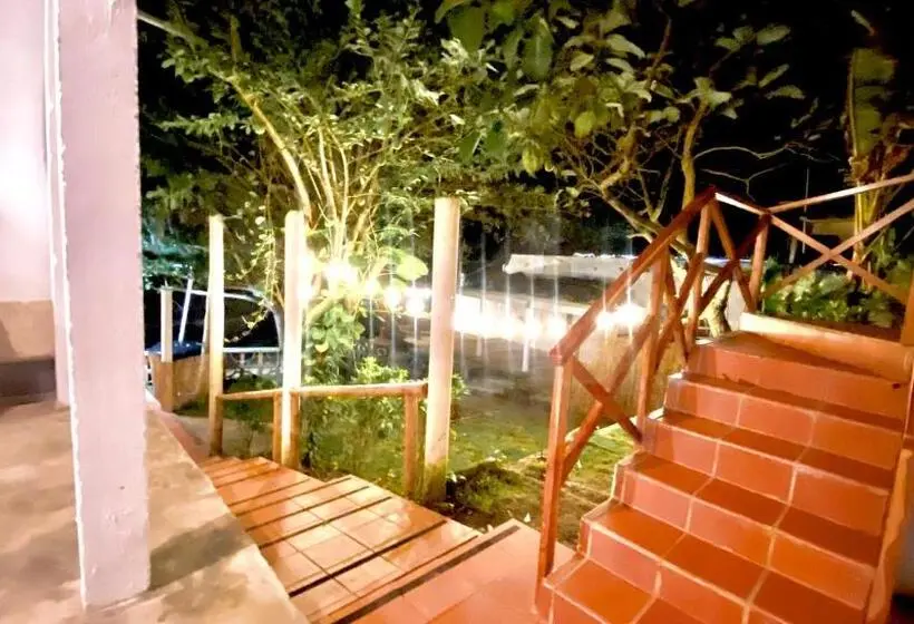 ホテル Necoliving Suites
