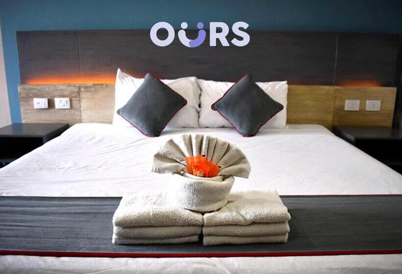 Attraction Hotel Deluxe