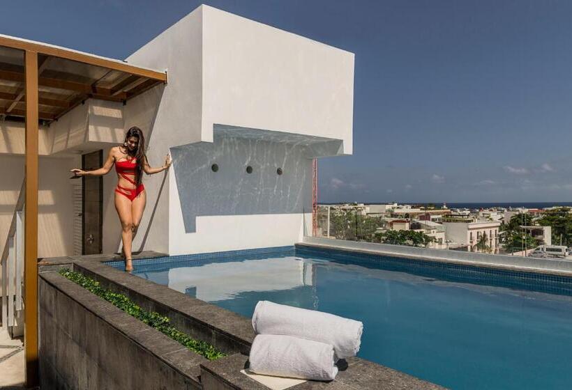 Attraction Hotel Deluxe