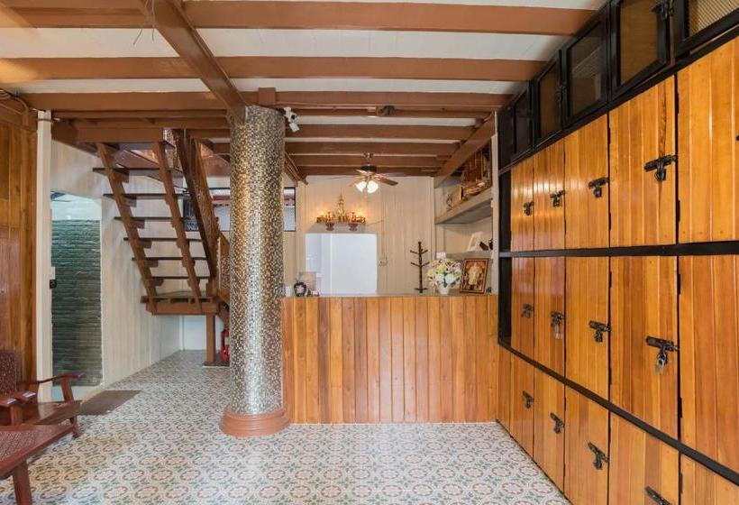 Home Mali Hostel At Hua Lumpong