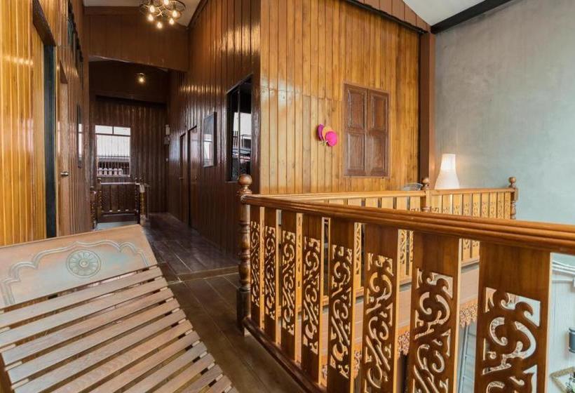 Home Mali Hostel At Hua Lumpong