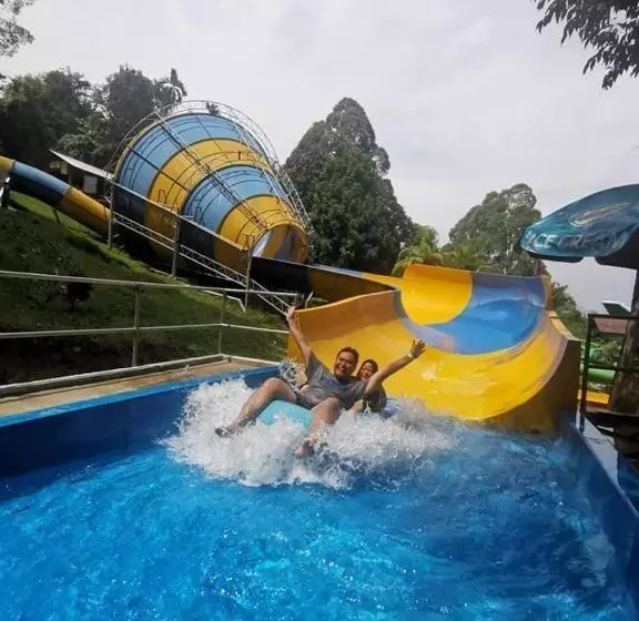 ホテル Bukit Merah Laketown Resort