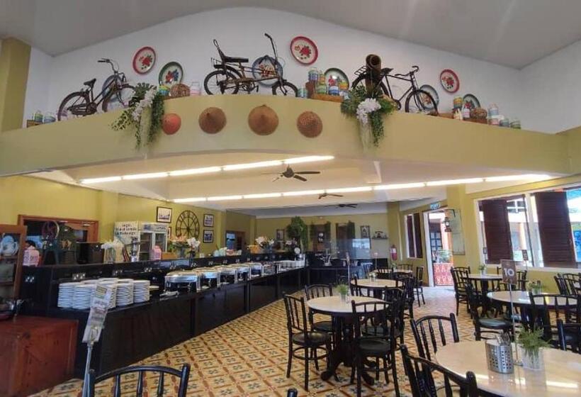 فندق Bukit Merah Laketown Resort