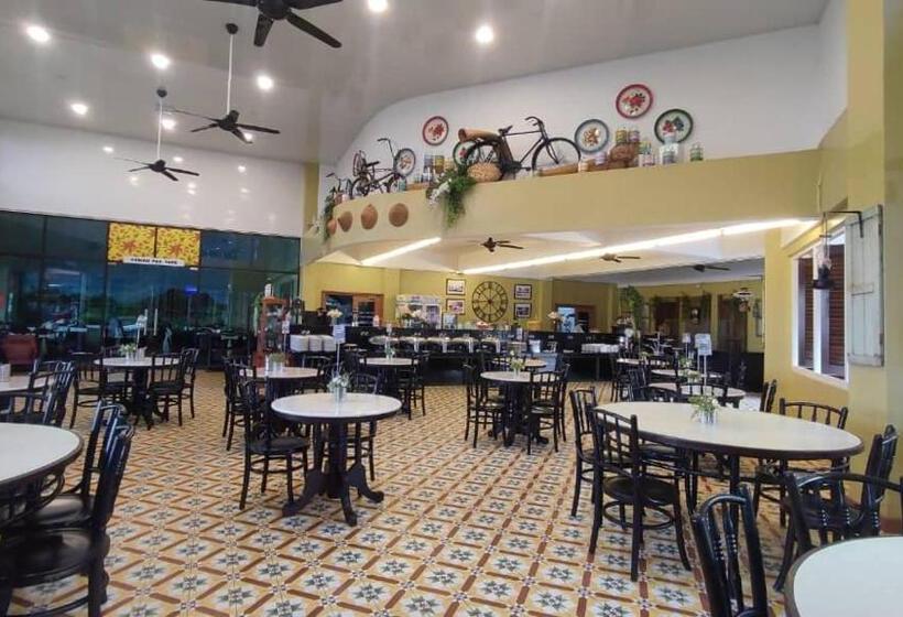 فندق Bukit Merah Laketown Resort