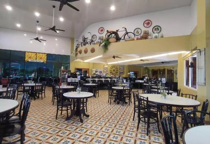 ホテル Bukit Merah Laketown Resort