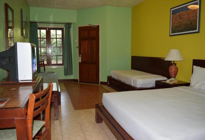 فندق Bukit Merah Laketown Resort
