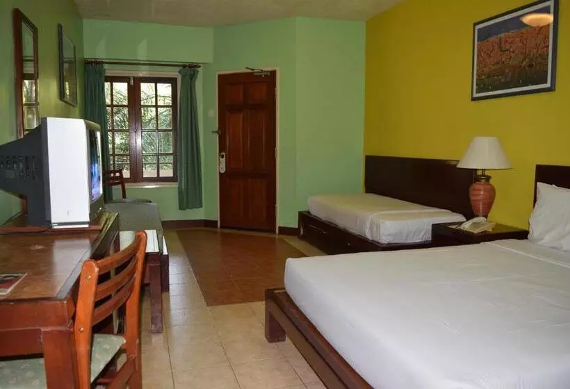 ホテル Bukit Merah Laketown Resort