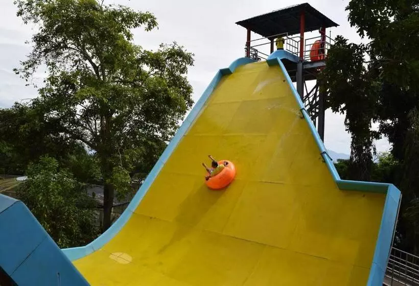 ホテル Bukit Merah Laketown Resort