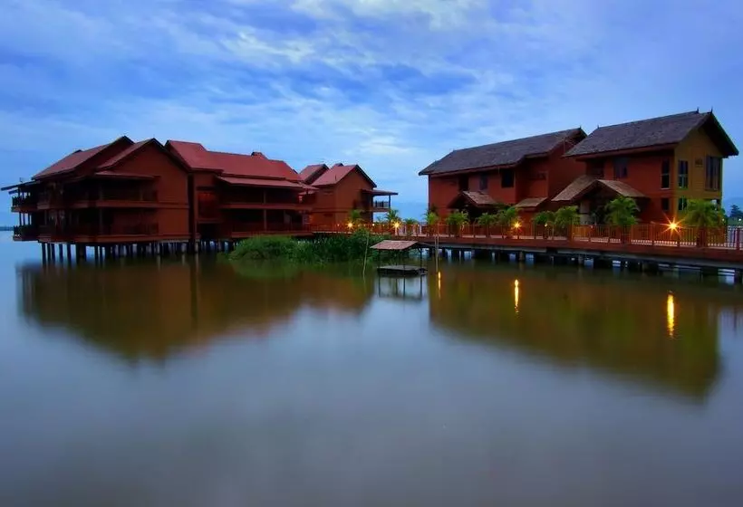 ホテル Bukit Merah Laketown Resort