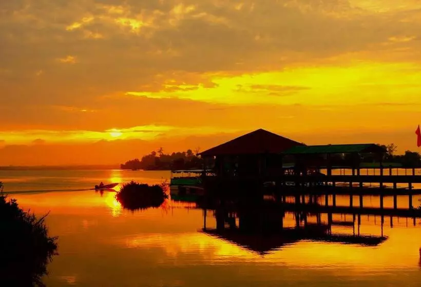 ホテル Bukit Merah Laketown Resort