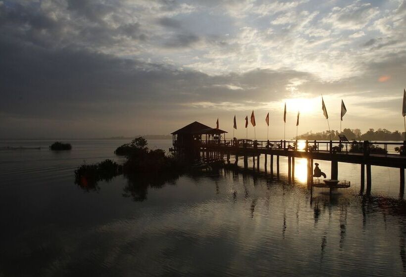 فندق Bukit Merah Laketown Resort