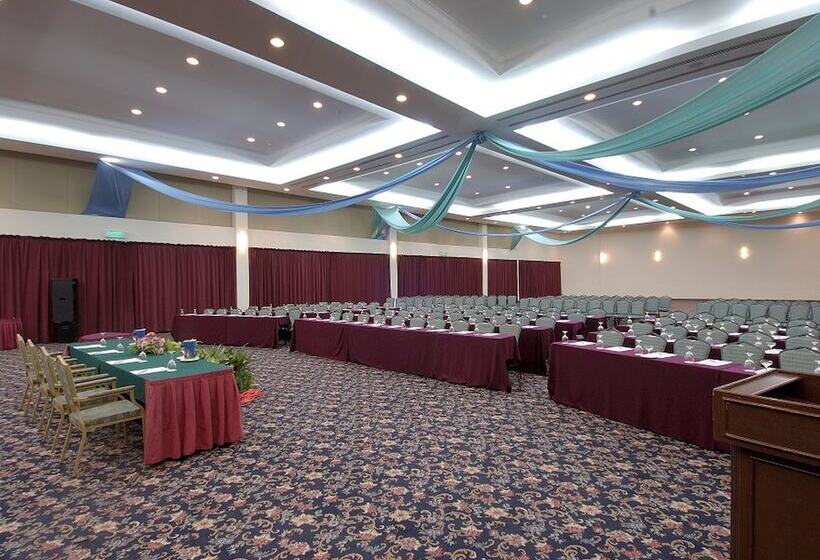 فندق Bukit Merah Laketown Resort