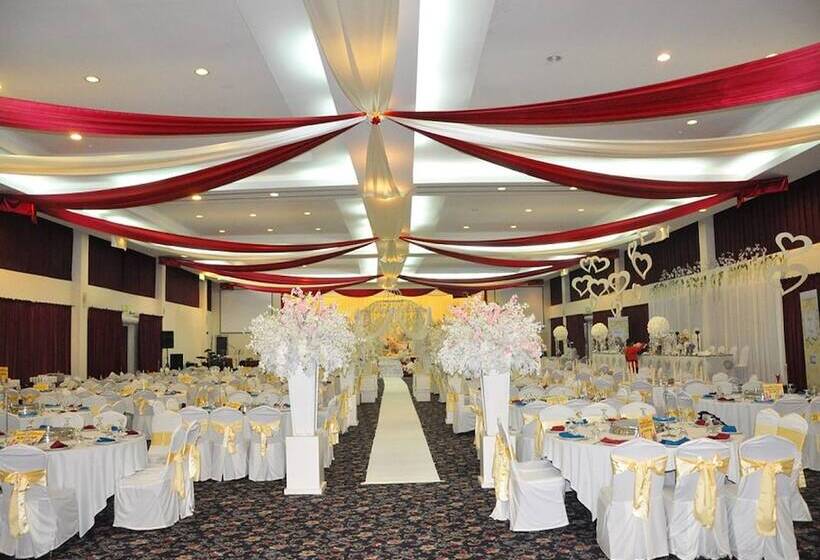 فندق Bukit Merah Laketown Resort