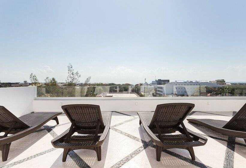 Attraction Hotel Deluxe