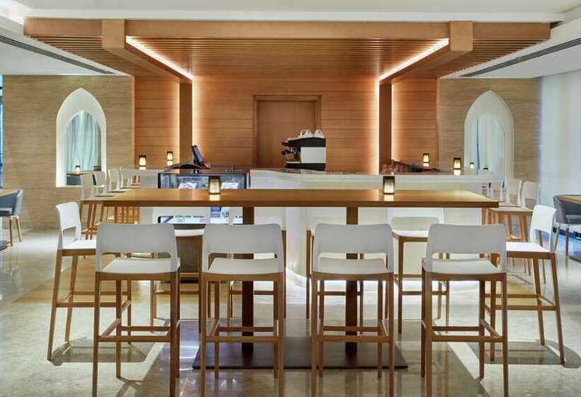 هتل Hilton Garden Inn Muscat Al Khuwair