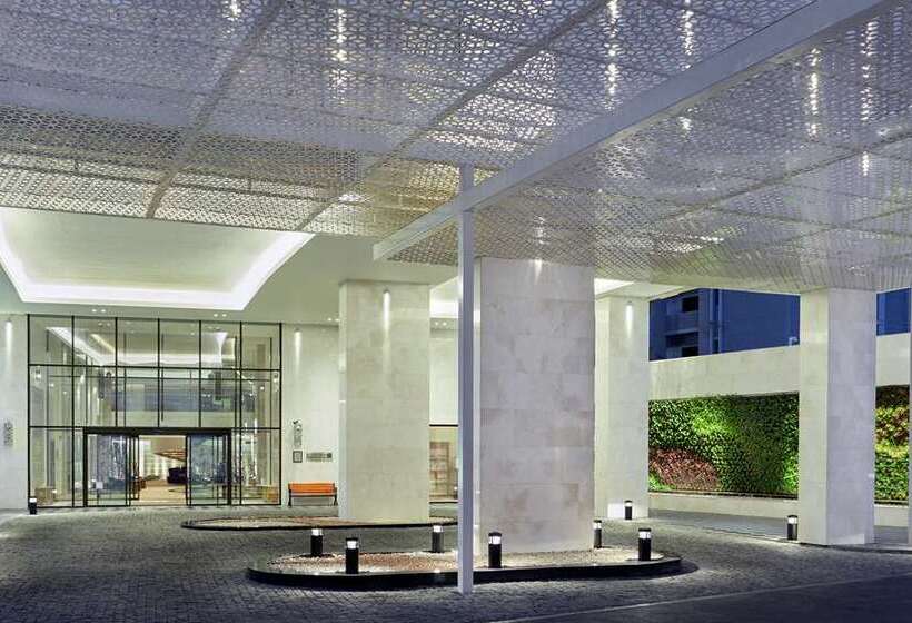 هتل Hilton Garden Inn Muscat Al Khuwair