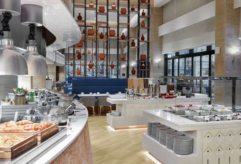 هتل Hilton Garden Inn Muscat Al Khuwair