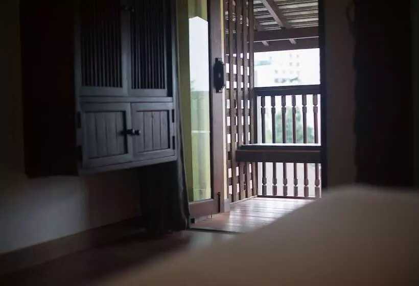 Hotelli Nightbazaar Inn