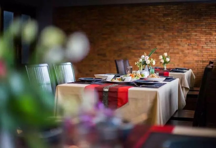 Hotelli Nightbazaar Inn